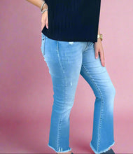 Load image into Gallery viewer, high rise crop flare | kancan