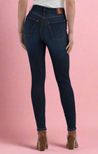 Load image into Gallery viewer, wrangler bespoke high rise skinny jean