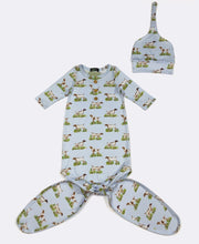 Load image into Gallery viewer, pointer hunt knotted baby gown
