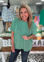 Load image into Gallery viewer, ribbed pocket top, kelly green
