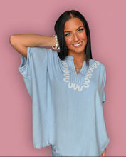 Load image into Gallery viewer, blue skies linen top
