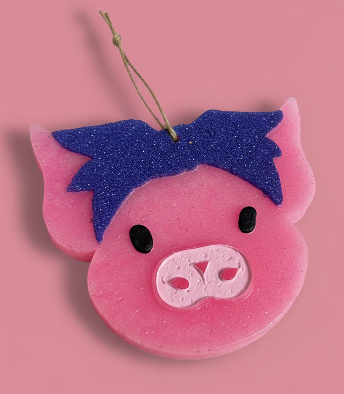 pig with bandana freshie