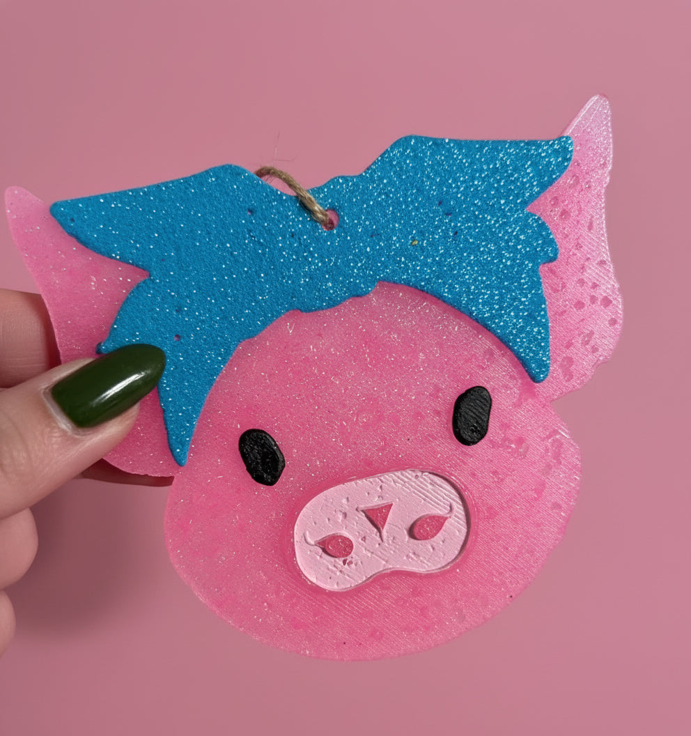 pig with bandana freshie