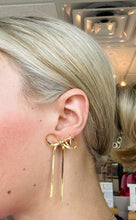 Load image into Gallery viewer, snake chain bow earrings
