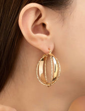 Load image into Gallery viewer, intertwined goldtone hoops
