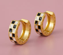 Load image into Gallery viewer, black + white checkered huggies
