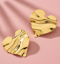 Load image into Gallery viewer, heart studs
