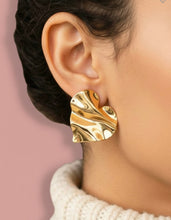 Load image into Gallery viewer, heart studs
